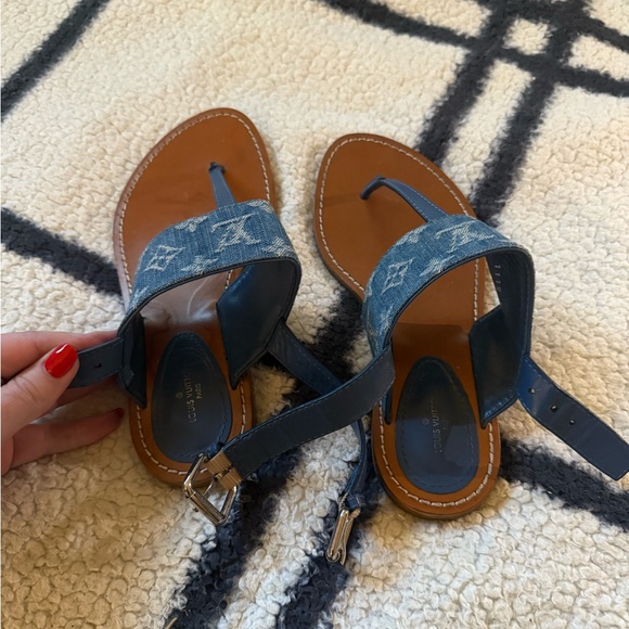LV thong sandal - Picture 2 of 5